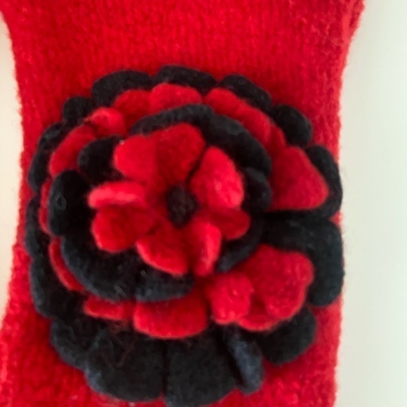COPY - Simu Woman's Beautiful Red Floral Swedish 100% Wool Mittens‌‌ - Picture 3 of 10